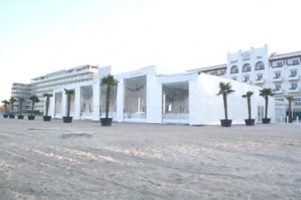 În aşteptarea demolării, Bamboo din Mamaia organizează petreceri private